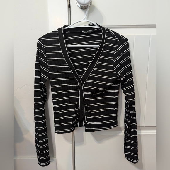 Disturbia Slash Cropped Cardi - Picture 2 of 4